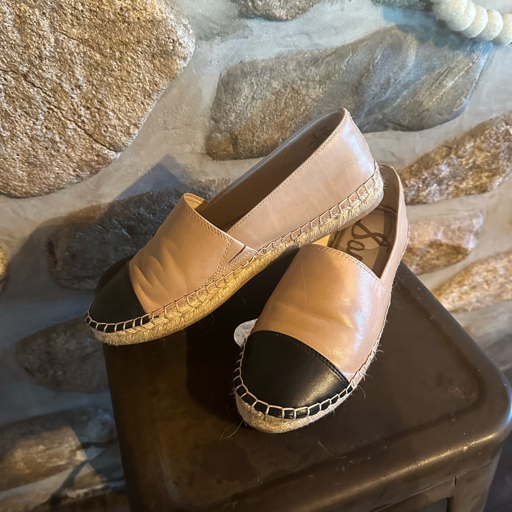 Stylish Two-Tone Espadrille Flats